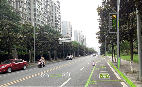 智慧路燈桿，協助智慧社區實現網絡泛在化、系統集成化、設備智能化、設計生態化。佰馬自主研發的5G/4G邊緣計算網關，與智慧燈桿各子系統無縫對接，實現燈桿設備一站接入、智能化管理。